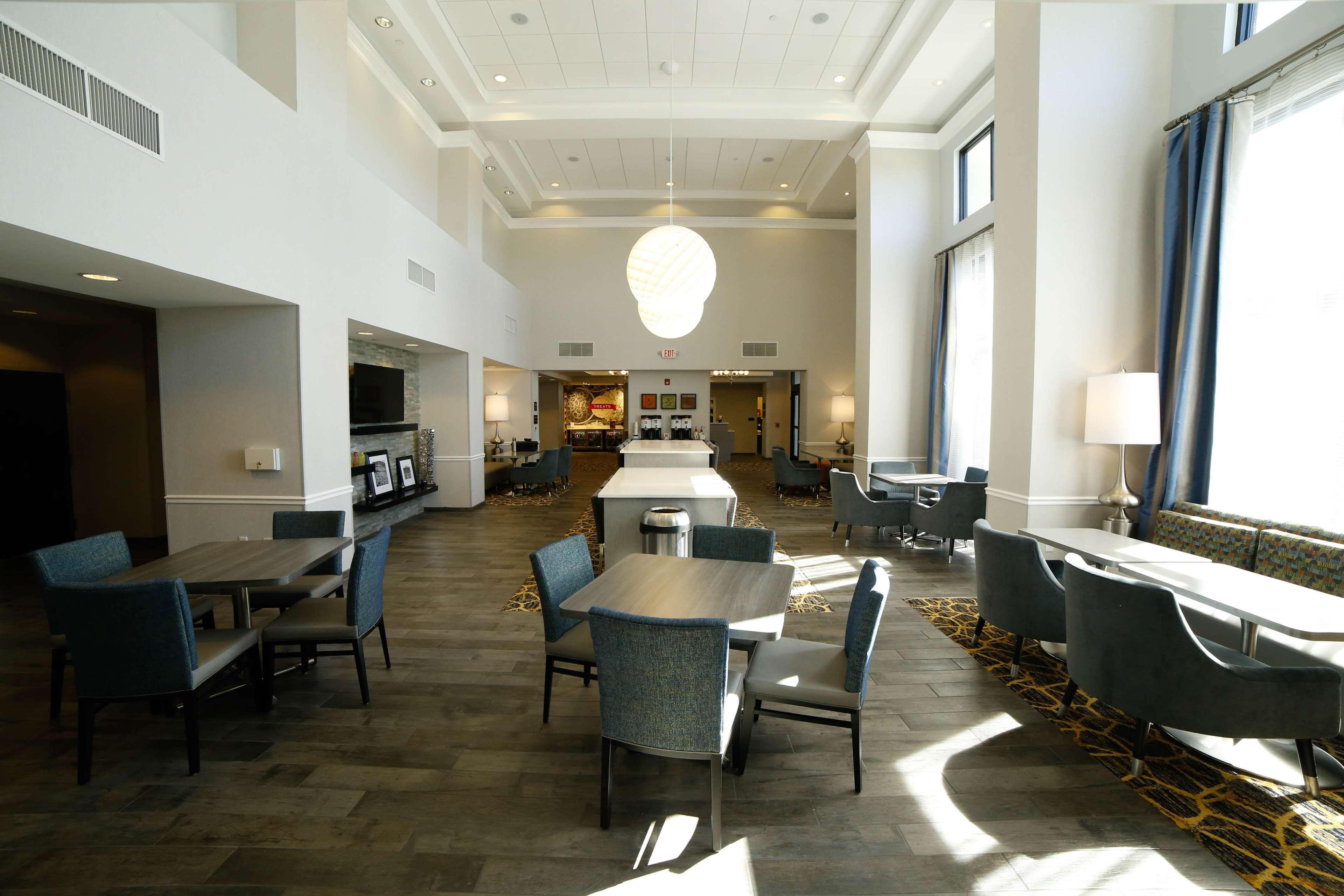 Hampton Inn & Suites Forest City Exterior photo