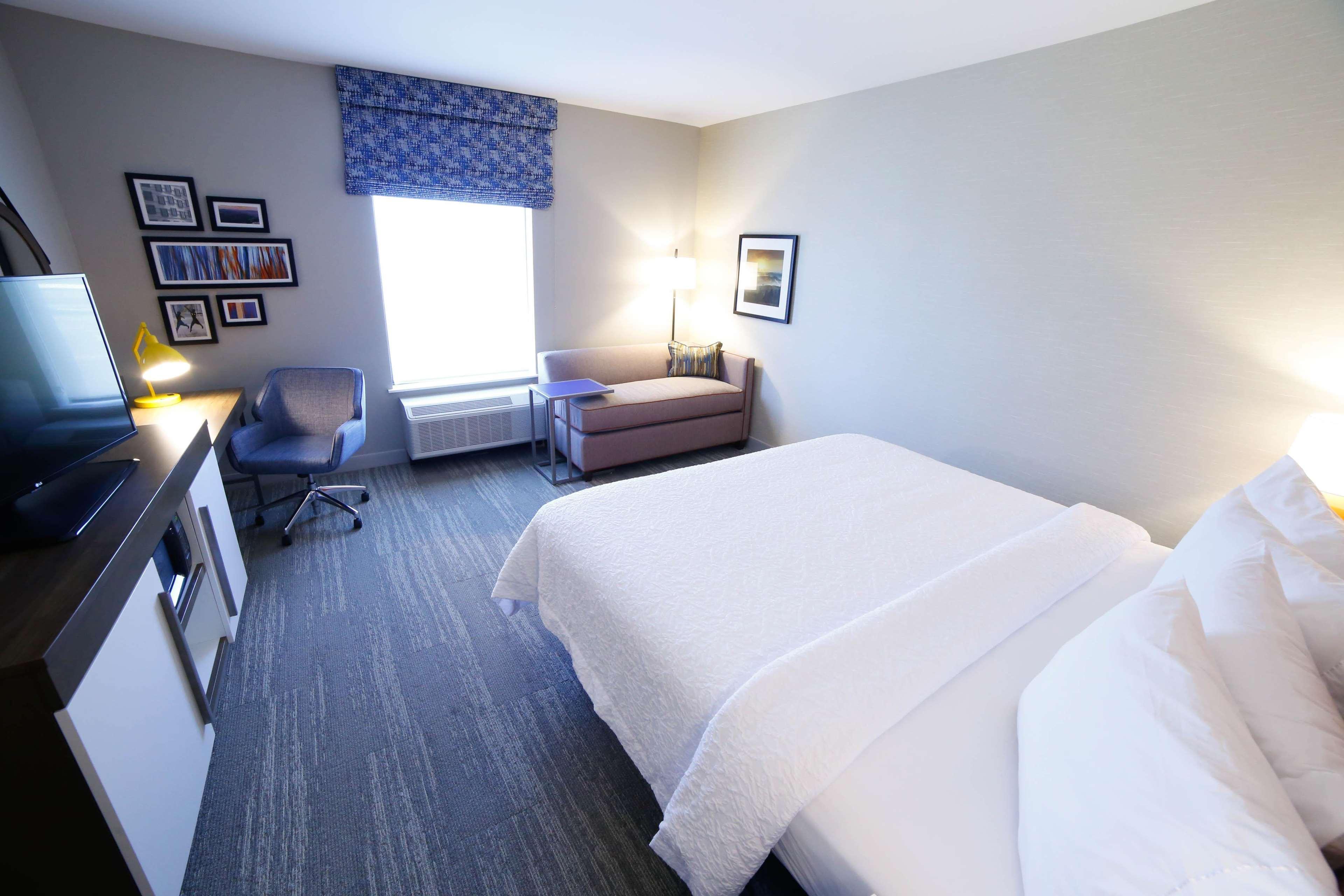 Hampton Inn & Suites Forest City Exterior photo