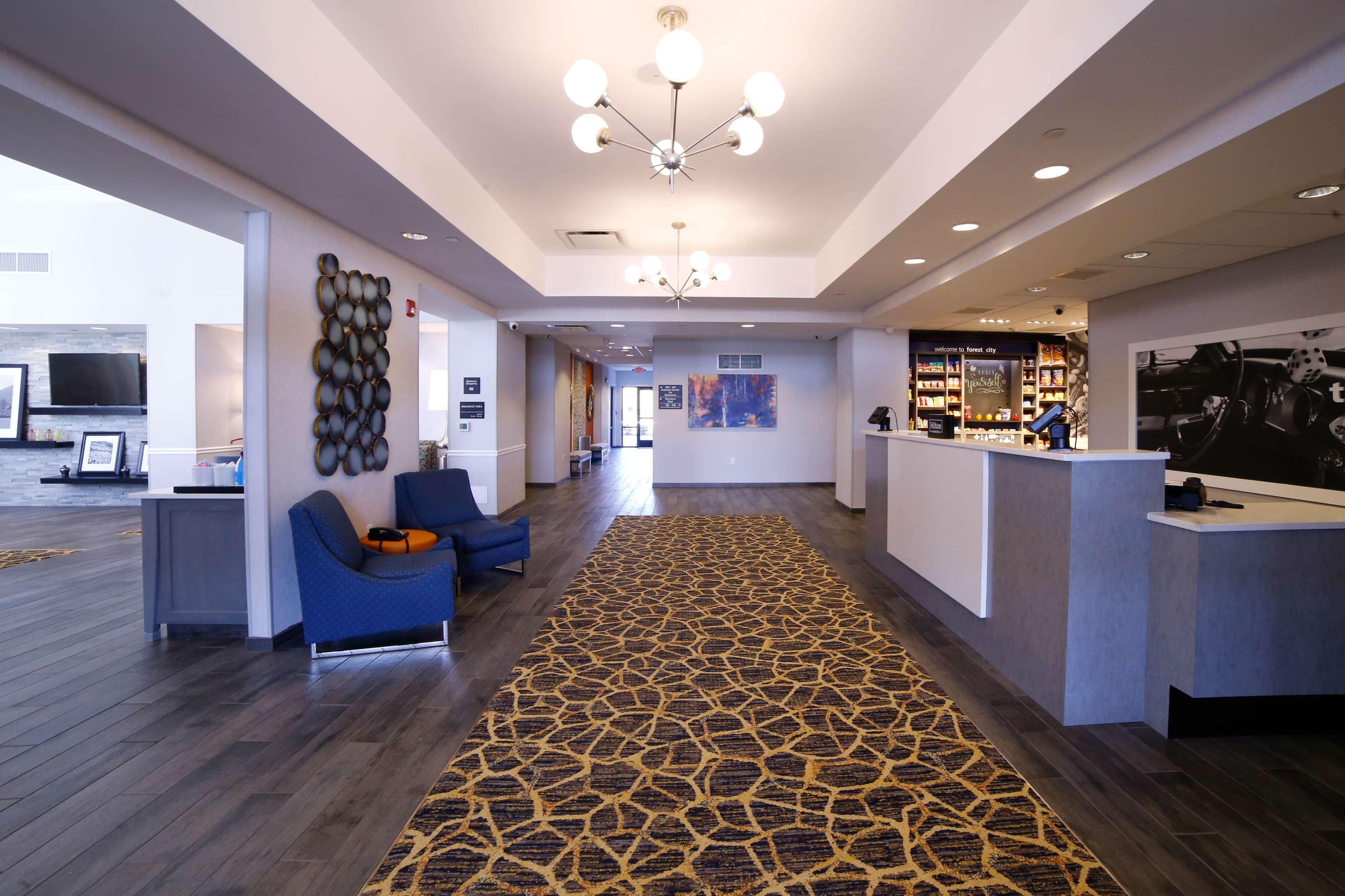 Hampton Inn & Suites Forest City Exterior photo